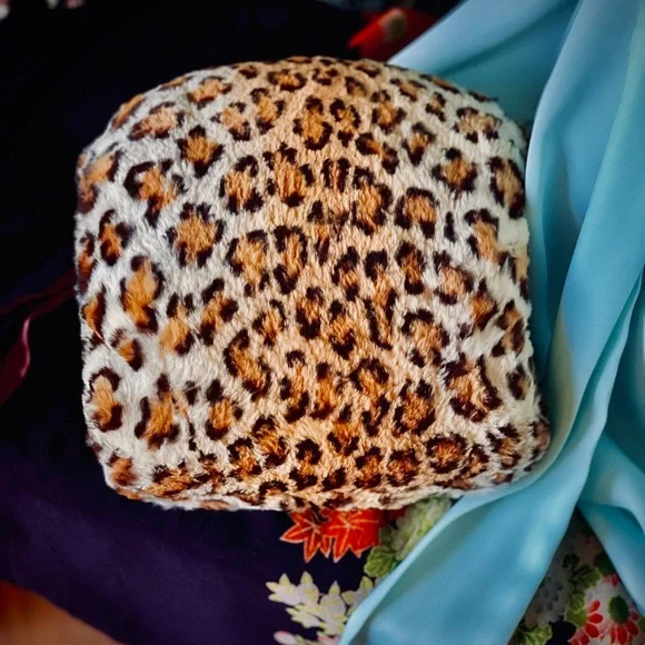 ♥️ Vintage Animal Print Fur Muff and Pillbox Hat - Picture 7 of 16